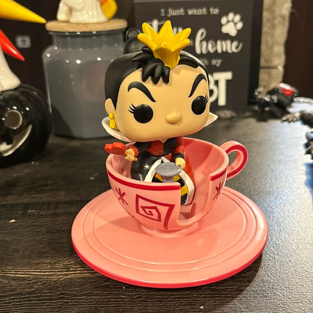 6/$35 Queen Of Hearts Funko